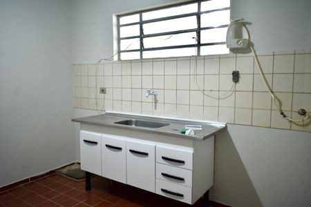 Casa para alugar com 100m², 2 quartos e 2 vagasCozinha