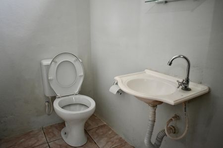 Casa para alugar com 100m², 2 quartos e 2 vagasBanheiro da Suíte 1