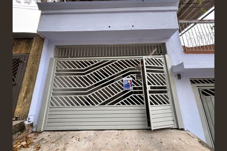 Casa para alugar com 100m², 2 quartos e 2 vagasFachada