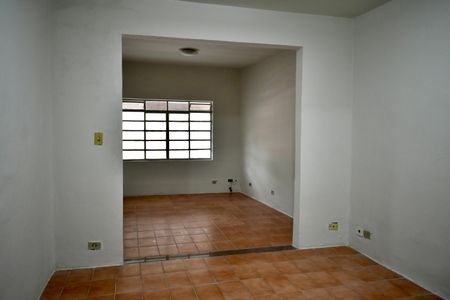 Casa para alugar com 100m², 2 quartos e 2 vagasSala