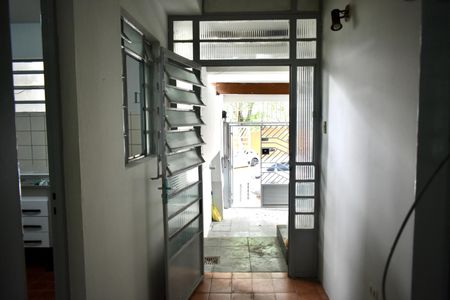 Casa para alugar com 100m², 2 quartos e 2 vagasCorredor