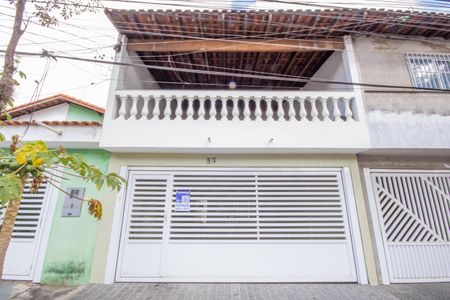 Casa à venda com 200m², 3 quartos e 2 vagas Casa à venda com 200m², 3 quartos e 2 vagasFachada