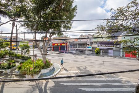 Casa à venda com 200m², 3 quartos e 2 vagas Casa à venda com 200m², 3 quartos e 2 vagasVista da Varanda do Quarto 2