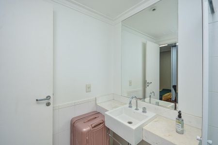 Apartamento para alugar com 233m², 3 quartos e 3 vagasBanheiro 1