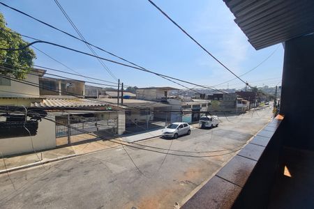 Quintal - Vista de casa para alugar com 3 quartos, 100m² em Jardim Santa Teresinha, São Paulo