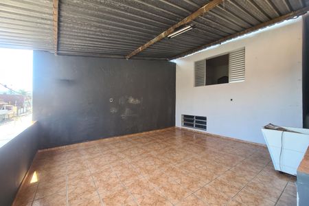Quintal de casa para alugar com 3 quartos, 100m² em Jardim Santa Teresinha, São Paulo