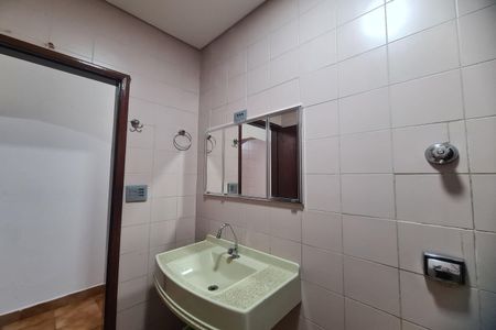Casa para alugar com 100m², 3 quartos e 1 vaga Casa para alugar com 100m², 3 quartos e 1 vagaBanheiro Social