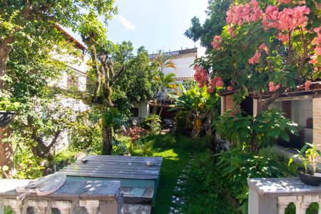 Casa à venda com 500m², 3 quartos e 2 vagas Casa à venda com 500m², 3 quartos e 2 vagasÁrea externa