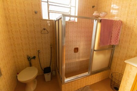 Casa à venda com 500m², 3 quartos e 2 vagas Casa à venda com 500m², 3 quartos e 2 vagasBanheiro Social