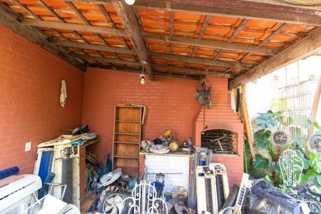 Casa à venda com 500m², 3 quartos e 2 vagas Casa à venda com 500m², 3 quartos e 2 vagasÁrea externa