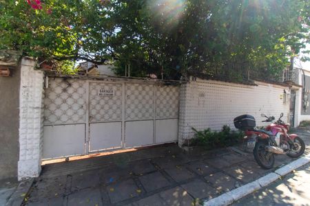 Casa à venda com 500m², 3 quartos e 2 vagas Casa à venda com 500m², 3 quartos e 2 vagasFachada