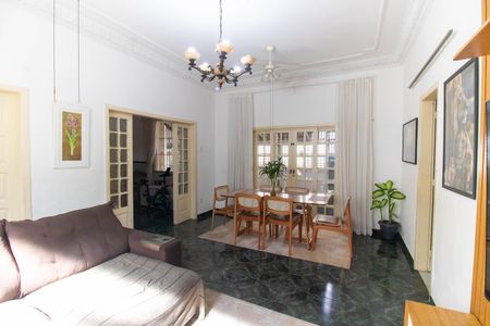 Casa à venda com 500m², 3 quartos e 2 vagas Casa à venda com 500m², 3 quartos e 2 vagasSala