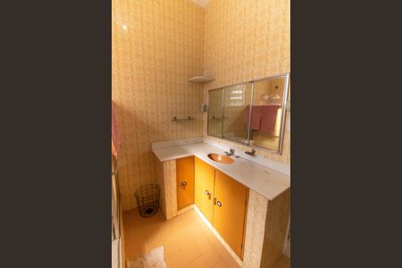 Casa à venda com 500m², 3 quartos e 2 vagas Casa à venda com 500m², 3 quartos e 2 vagasBanheiro Social