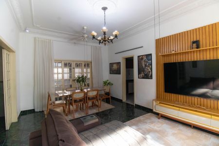 Casa à venda com 500m², 3 quartos e 2 vagas Casa à venda com 500m², 3 quartos e 2 vagasSala