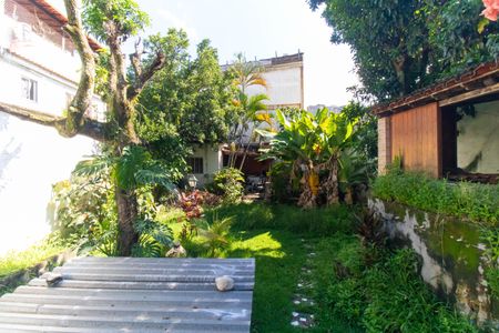 Casa à venda com 500m², 3 quartos e 2 vagas Casa à venda com 500m², 3 quartos e 2 vagasÁrea externa