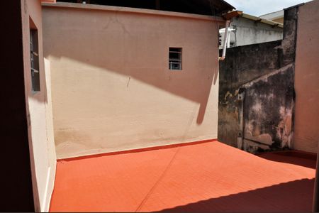 Casa para alugar com 70m², 2 quartos e sem vagaQuintal