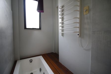 Casa de condomínio à venda com 140m², 4 quartos e 2 vagasBanheiro da Suíte 4