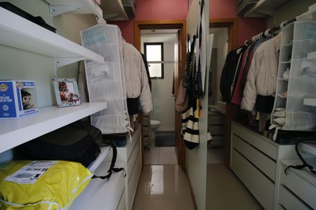 Casa de condomínio à venda com 140m², 4 quartos e 2 vagasCloset da suíte 1