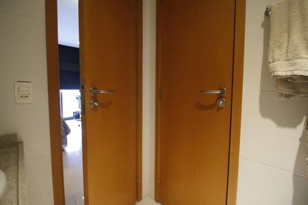 Casa de condomínio à venda com 140m², 4 quartos e 2 vagasBanheiro da Suíte 2 e 3 