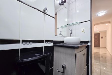 Apartamento à venda com 72m², 2 quartos e 2 vagasBanheiro Social