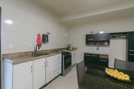 Casa à venda com 172m², 4 quartos e 2 vagas