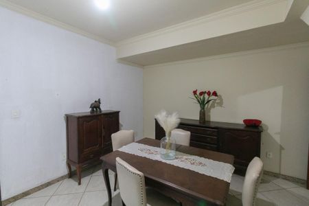 Casa à venda com 172m², 4 quartos e 2 vagas