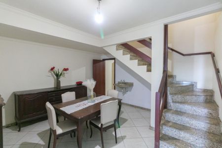 Casa à venda com 172m², 4 quartos e 2 vagas