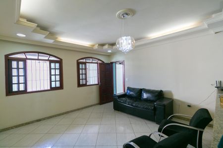 Casa à venda com 172m², 4 quartos e 2 vagas