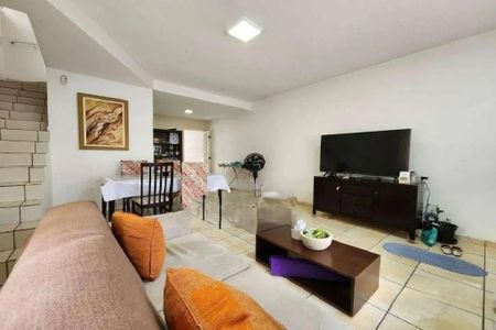 Casa à venda com 3 quartos, 138m² em Jardim Ester Yolanda, São Paulo