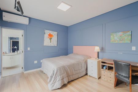 Casa à venda com 275m², 3 quartos e 2 vagasSuíte