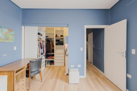 Casa à venda com 275m², 3 quartos e 2 vagasSuíte