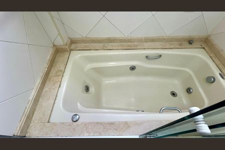 Apartamento à venda com 157m², 3 quartos e 1 vaga Apartamento à venda com 157m², 3 quartos e 1 vagaBanheiro social