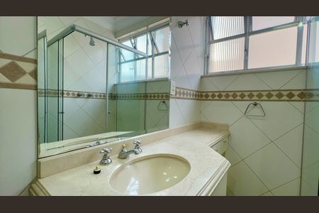 Apartamento à venda com 157m², 3 quartos e 1 vaga Apartamento à venda com 157m², 3 quartos e 1 vagaBanheiro social 2
