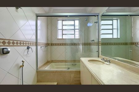 Apartamento à venda com 157m², 3 quartos e 1 vaga Apartamento à venda com 157m², 3 quartos e 1 vagaBanheiro social
