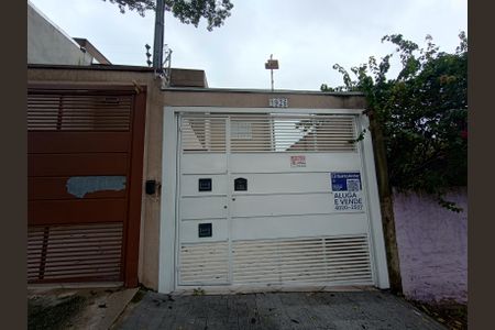 Casa à venda com 120m², 1 quarto e 2 vagas Casa à venda com 120m², 1 quarto e 2 vagasFachada