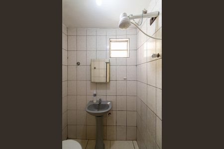 Banheiro de casa para alugar com 1 quarto, 50m² em Parque Císper, São Paulo