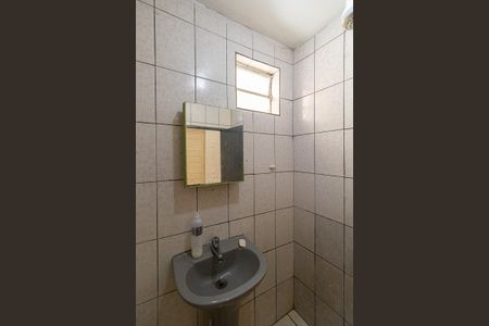 Banheiro de casa para alugar com 1 quarto, 50m² em Parque Císper, São Paulo