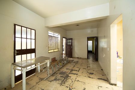 Casa à venda com 380m², 4 quartos e 2 vagas Casa à venda com 380m², 4 quartos e 2 vagasSALA
