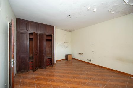 Casa à venda com 380m², 4 quartos e 2 vagas Casa à venda com 380m², 4 quartos e 2 vagasQUARTO4