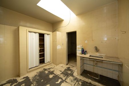 Casa à venda com 380m², 4 quartos e 2 vagas Casa à venda com 380m², 4 quartos e 2 vagasCOZINHA