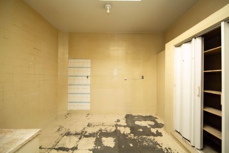 Casa à venda com 380m², 4 quartos e 2 vagas Casa à venda com 380m², 4 quartos e 2 vagasCOZINHA