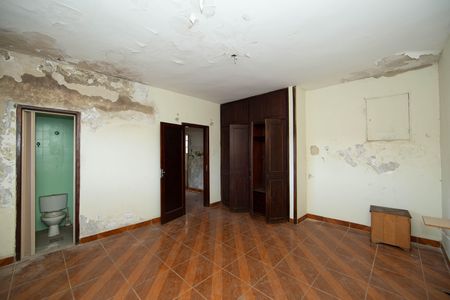 Casa à venda com 380m², 4 quartos e 2 vagas Casa à venda com 380m², 4 quartos e 2 vagasQUARTO4