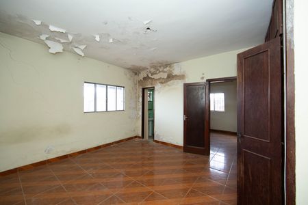Casa à venda com 380m², 4 quartos e 2 vagas Casa à venda com 380m², 4 quartos e 2 vagasQUARTO4
