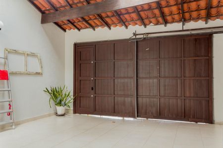 Casa à venda com 300m², 3 quartos e 3 vagasGaragem