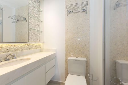 Apartamento para alugar com 80m², 2 quartos e 2 vagas Apartamento para alugar com 80m², 2 quartos e 2 vagasBanheiro da Suíte