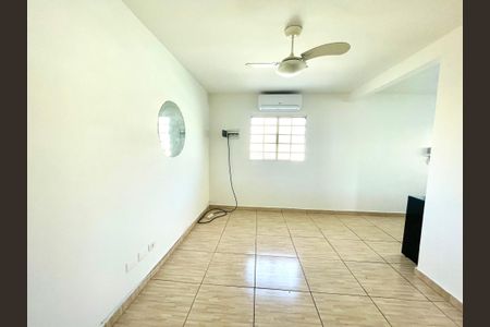 Casa para alugar com 70m², 2 quartos e 1 vaga Casa para alugar com 70m², 2 quartos e 1 vagaSala