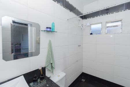 Casa à venda com 102m², 4 quartos e 4 vagasBanheiro da Suíte