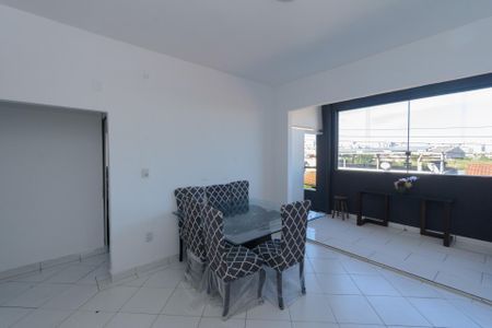 Casa à venda com 102m², 4 quartos e 4 vagasSala