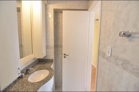 Apartamento para alugar com 77m², 2 quartos e 1 vaga Apartamento para alugar com 77m², 2 quartos e 1 vagaBanheiro