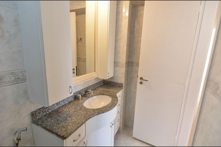 Apartamento para alugar com 77m², 2 quartos e 1 vaga Apartamento para alugar com 77m², 2 quartos e 1 vagaBanheiro